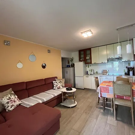 Cozy & Bright In Апартаменты