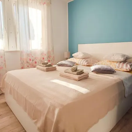 Cozy & Bright In Daire