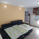 Cozy & Bright In * Split
