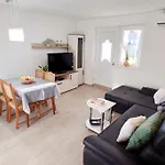 Cozy & Bright In Apartman *